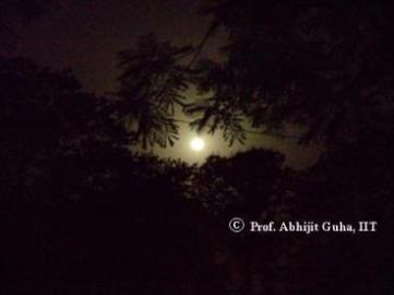 full-moon-at-IIT-KGP-BuddhaPurnima-2010-1-copyrighted-Abhijit-Guha.JPG